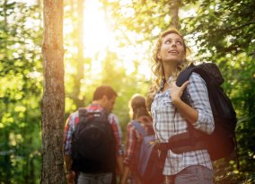 Freunde beim Wandern 