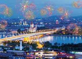 Wien mit Feuerwerk
