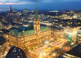 Hamburg Rathaus und Weihnachtsmarkt
