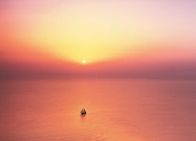 Segelschiff im Sonnenuntergang, Griechenland